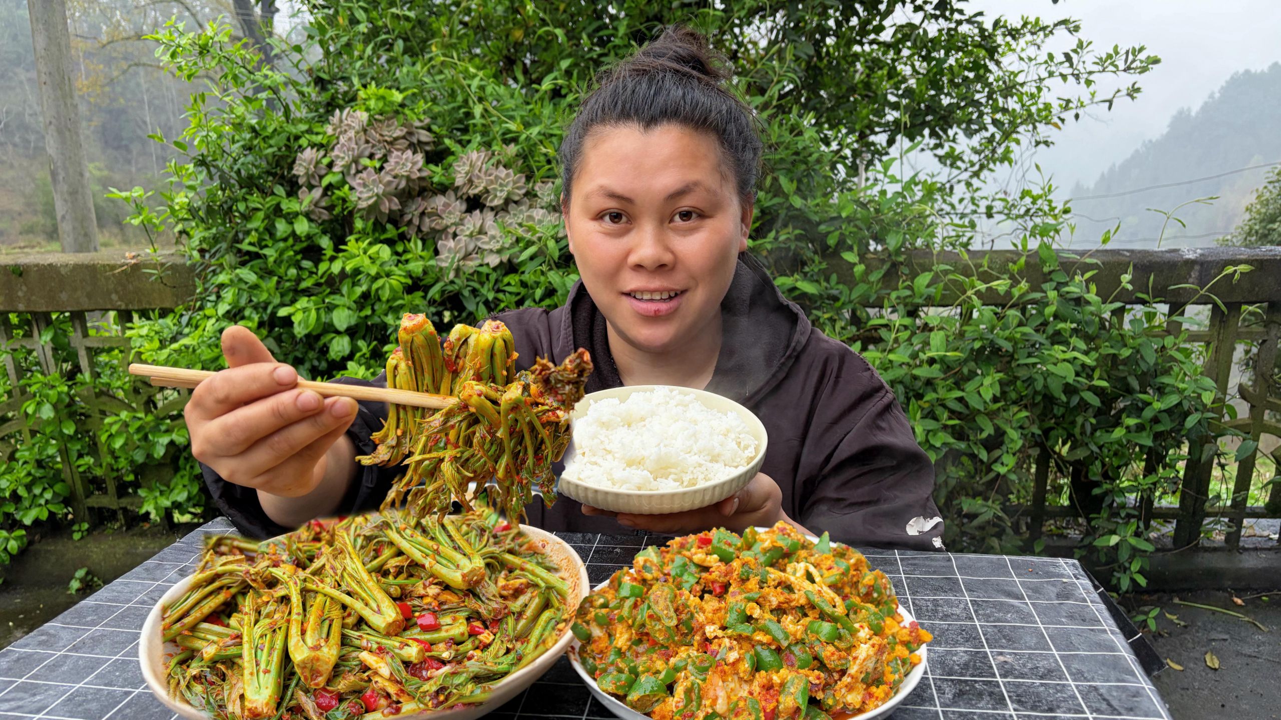 今天去摘些春芽做个美味下饭菜