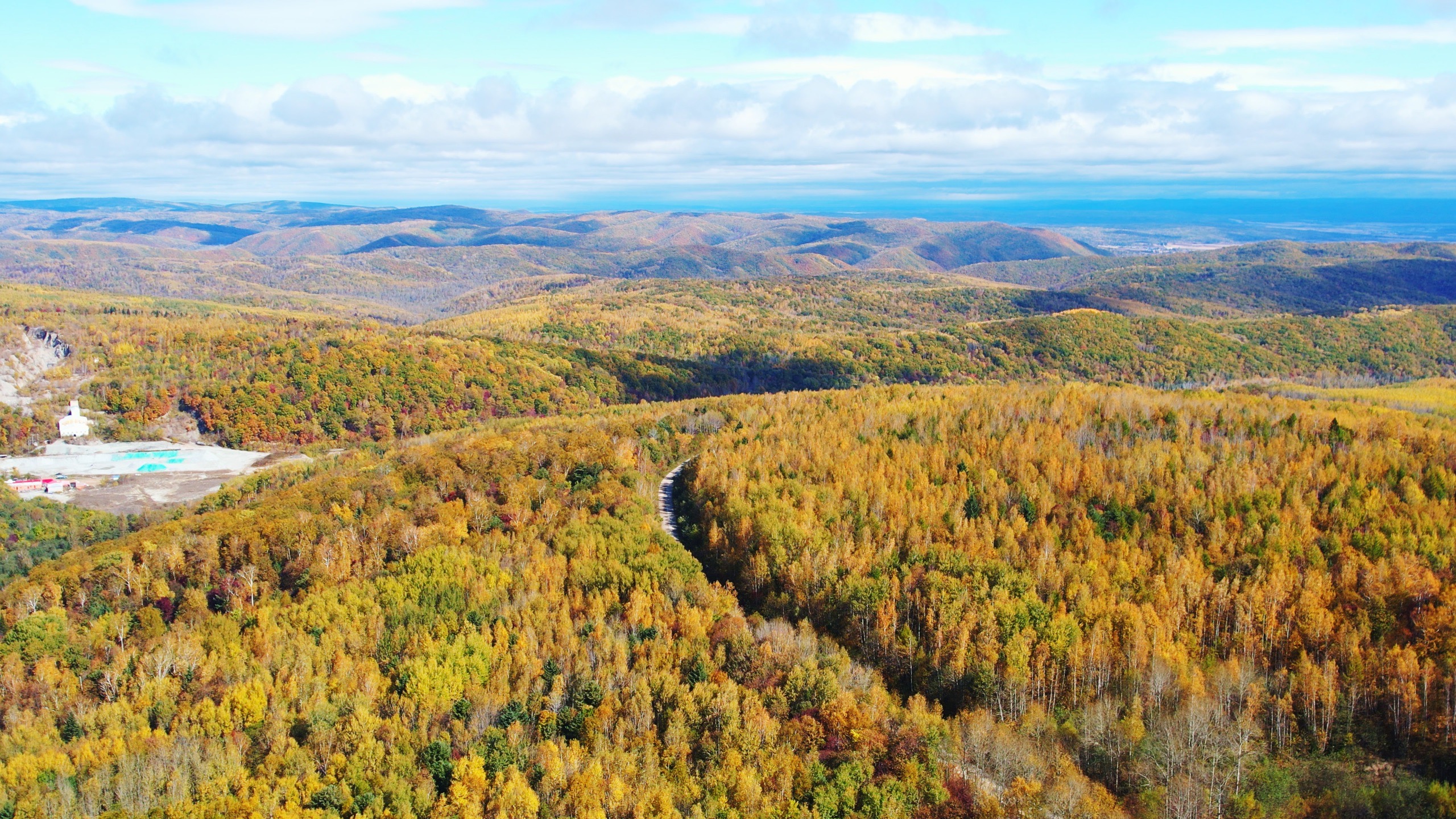 国内顶级赏秋目的地——小兴安岭，这里的五花山风景，是神级般的存在