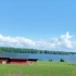 [云旅行]开车去斯德哥尔摩 一路欢快的音乐 + 红色木头小房子 + 绿野 天空中的云像漂浮的小羊～可做动态桌面风景视频 