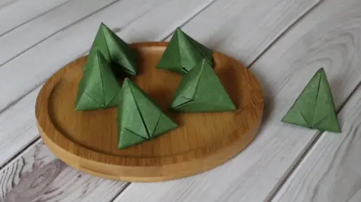 简单的粽子折纸教程 端午节快到了，一起来折粽子吧