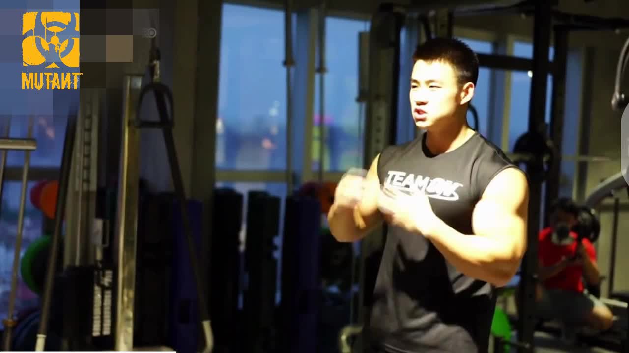 铸肌健身:ifbb pro陈康教你练出厚实的胸肌