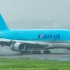 13架国内外多型飞机降落广州 大胖A380一机之力把水吹没了