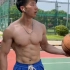 肌肉阿波裸身打篮球，秀可口大肌肉
