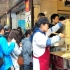 武汉最牛早餐店，20个服务员忙不开！人均15元，排在队尾看不到店