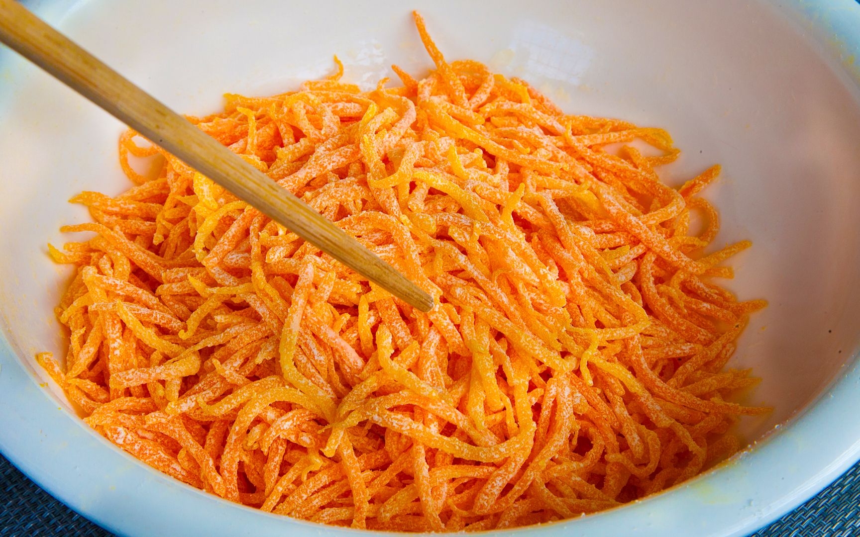 蒸胡萝卜用面粉还是淀粉，教你正确做法，不粘不坨，松软又筋道 - 哔哩哔哩