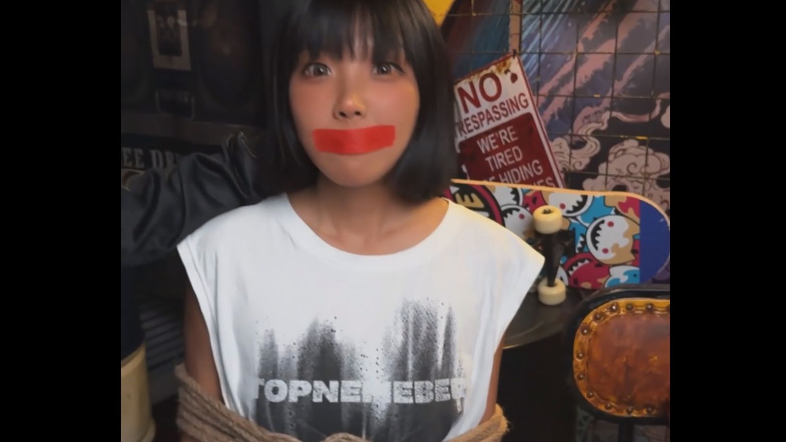 Save me or save her!