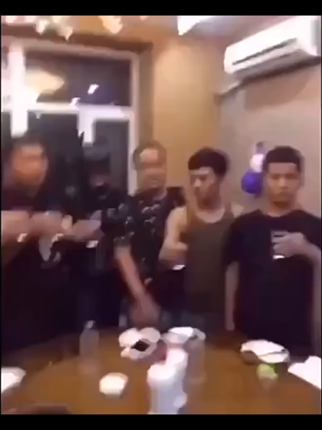 沈阳大街之虎哥集结正义联盟大战杀马特小队
