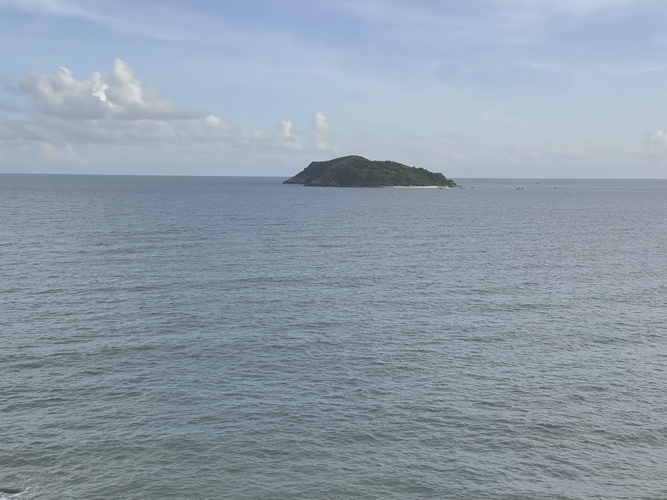 万宁观海亭旁边的海滩景色