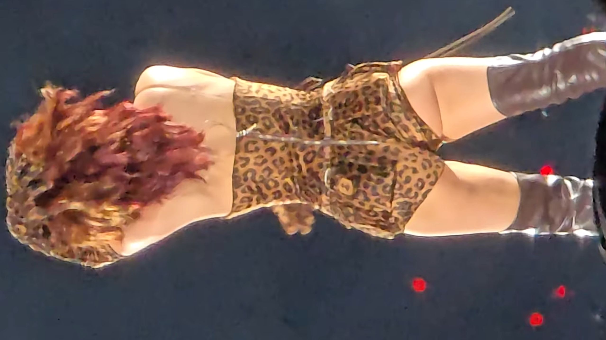 [4K60P] 20251122 TWICE - 平井桃（MOMO）SOLO🎵' MOVE LIKE THAT ' 演唱会片段 剪辑 1