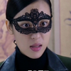 蒙面女杀手绑架男子，与其进行谈判