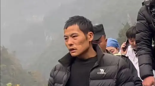 12月2日 湖南张家界七星山荒野求生决赛第9天,“刀疤哥”退赛时多次叹息:“ 兄弟们、弟兄们、粉丝们 很遗憾!”