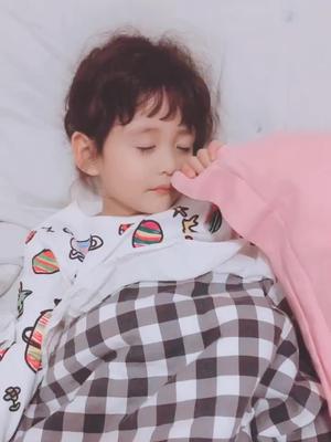 笑死人了～～有没有三岁多夜晚不穿尿不湿会尿床的宝宝～🤭🤭🤭😂😂😂