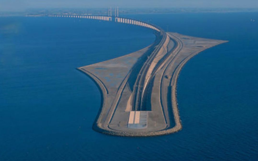 用或其他应用扫描二维码 点赞 英吉利海峡隧道,又称英法海底隧道或