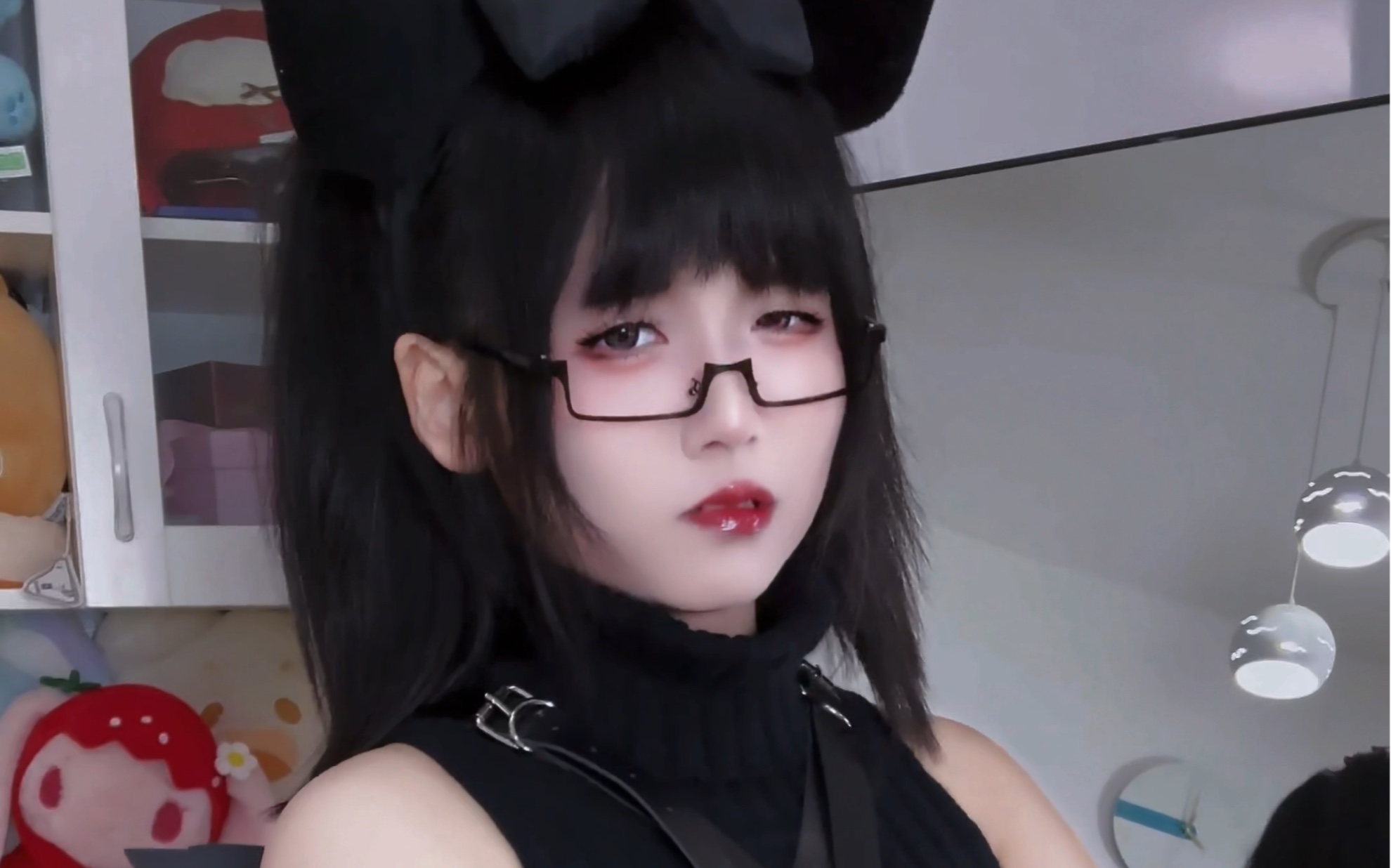 Not looking in the mirror challenge!