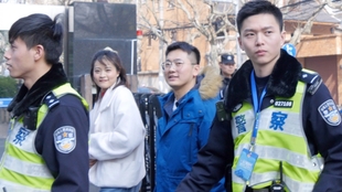 派出所的故事上海警察 8fa35df98eb14916977576a08727e28ce2c2bd22.jpg@310w_174h_1c_100q.jpg