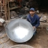 巴基斯坦工厂生产大铁锅的过程