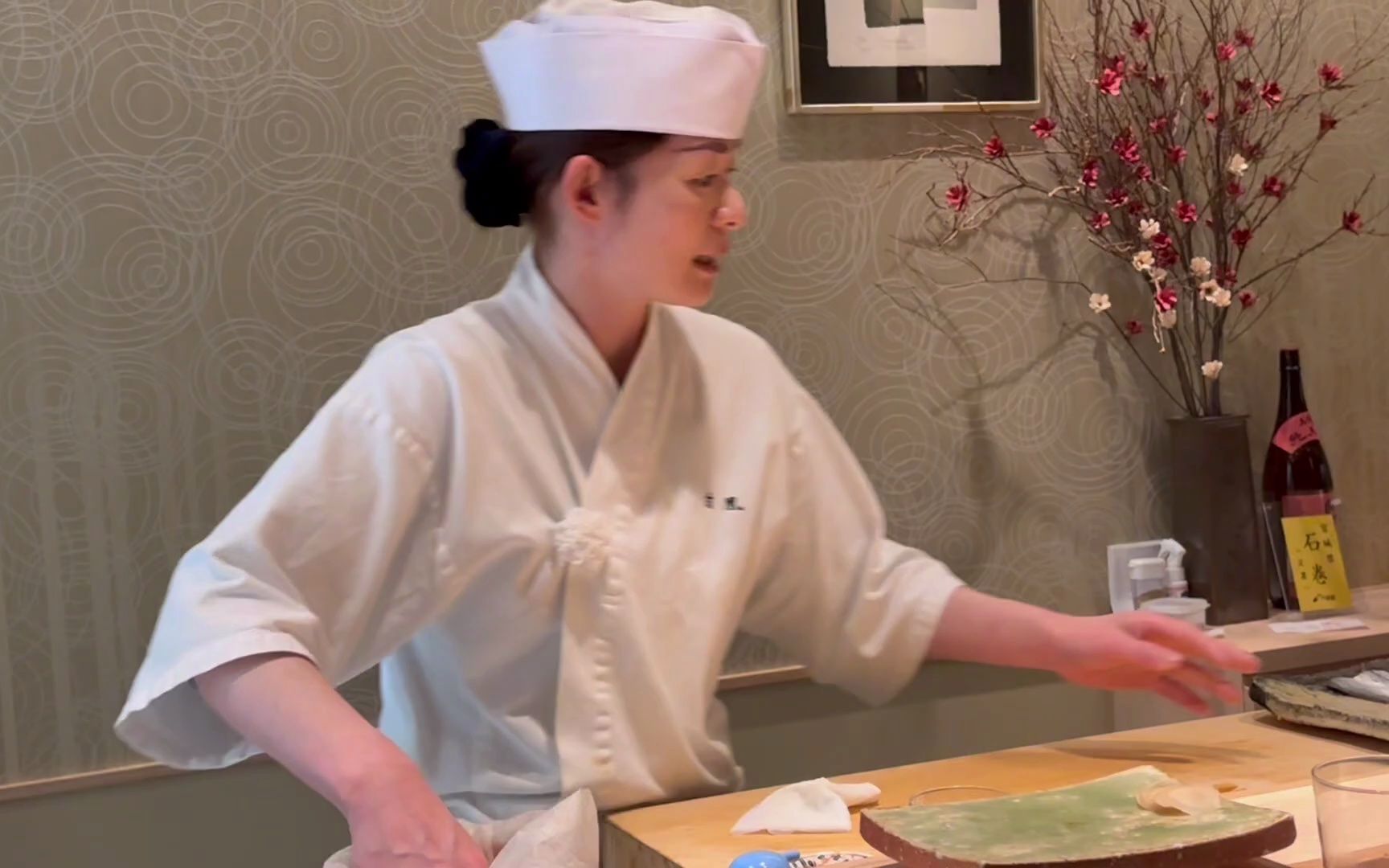 日本名古屋一家很棒的女厨师寿司店