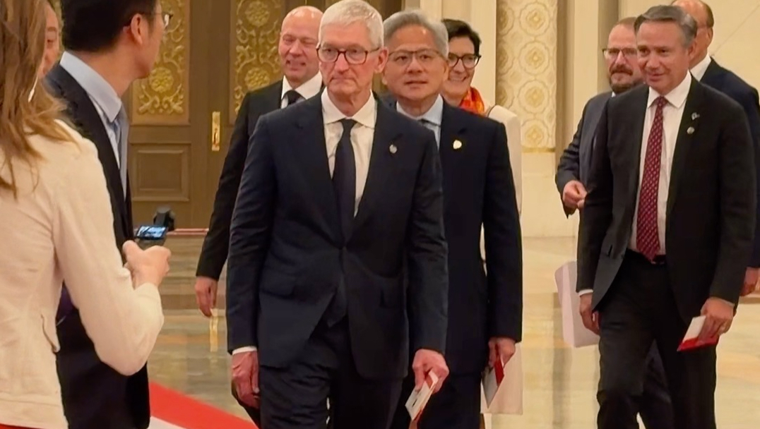 美国各商界的代表团集体会谈。