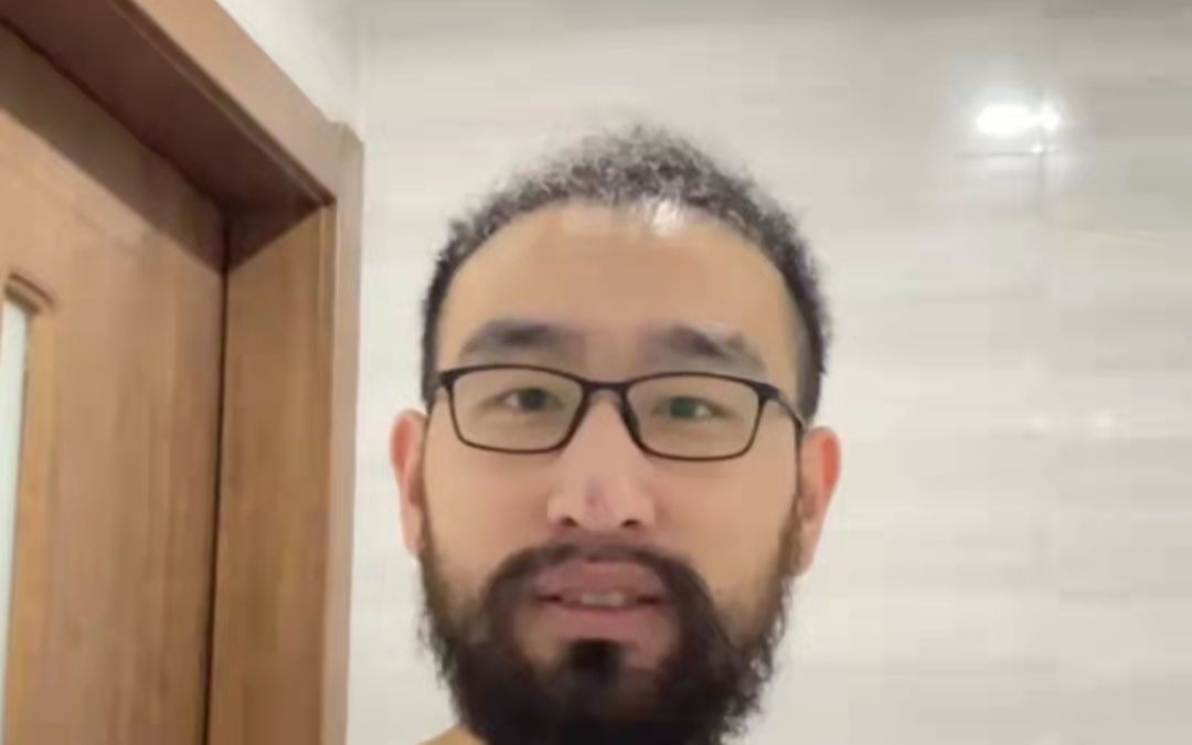 上海一男子被封2个多月，剃胡子前后状态引网友爆笑：野人秒变小奶狗