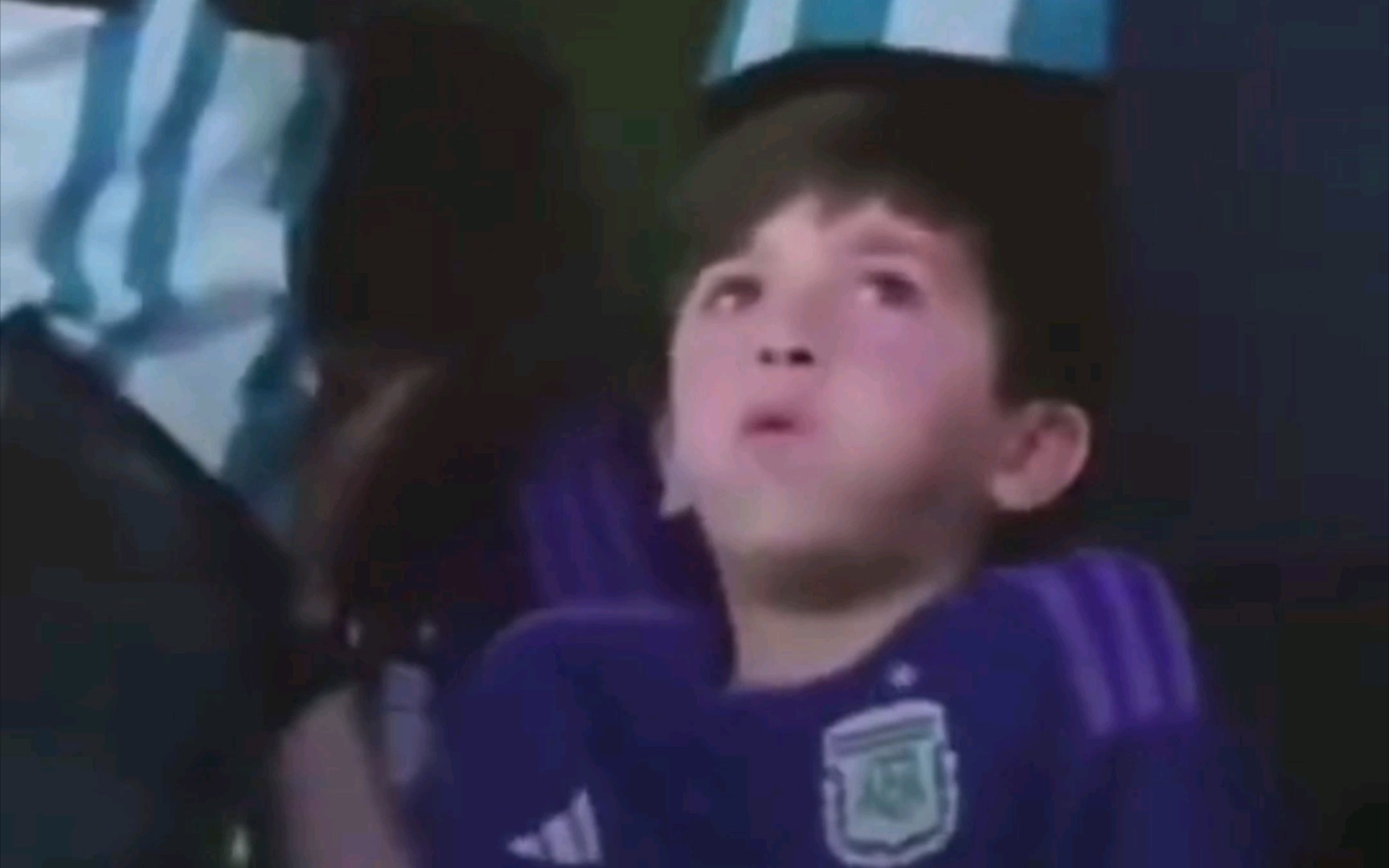 世界杯决赛，梅西大儿子蒂亚戈无比紧张
