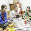 妈妈送别儿子做爱心饺子。游子再次启程离开故乡。我要换媳妇了
