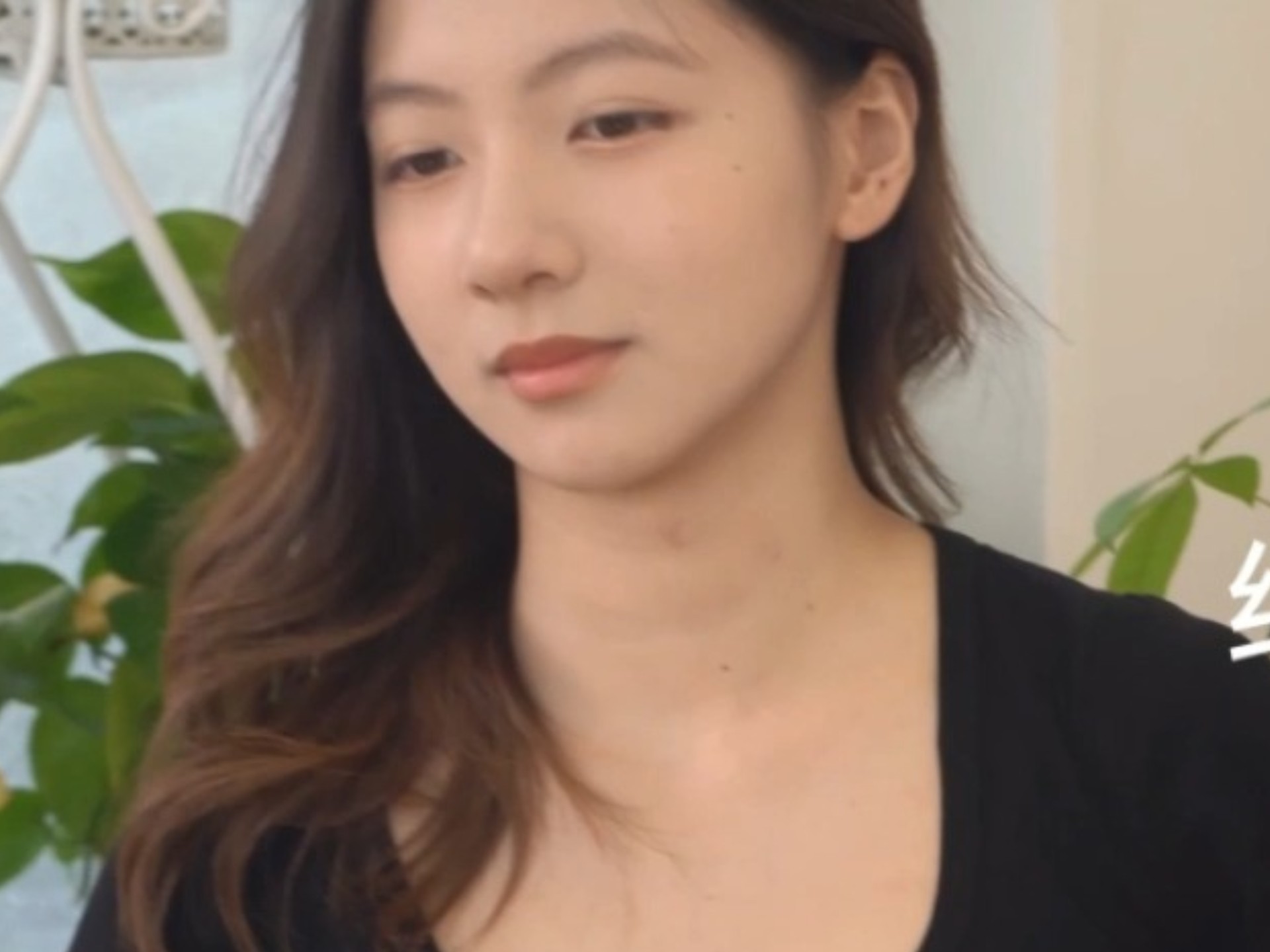 校花琪琪牛仔裤写真花絮完整版