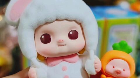 泡泡玛特是什么材质的手办 90c5d70b1cc0554ffd9c0f6f08ba67a84b7aca1f.jpg@480w_270h_1c