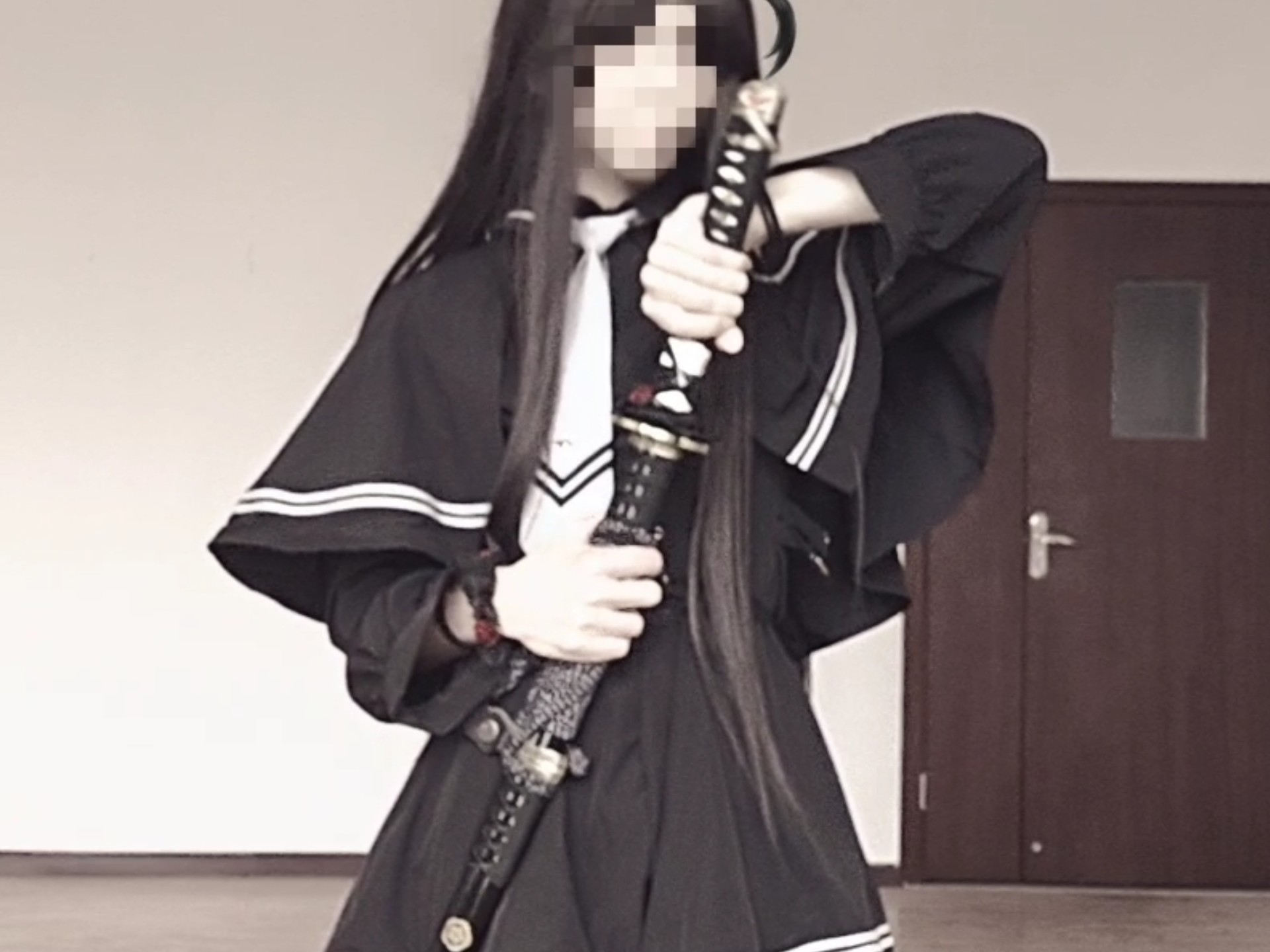 不会跳舞，只会跳“武”