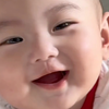由于我怀孕时不停的看年画娃娃，生了个每天都在乐呵的爱笑宝宝
