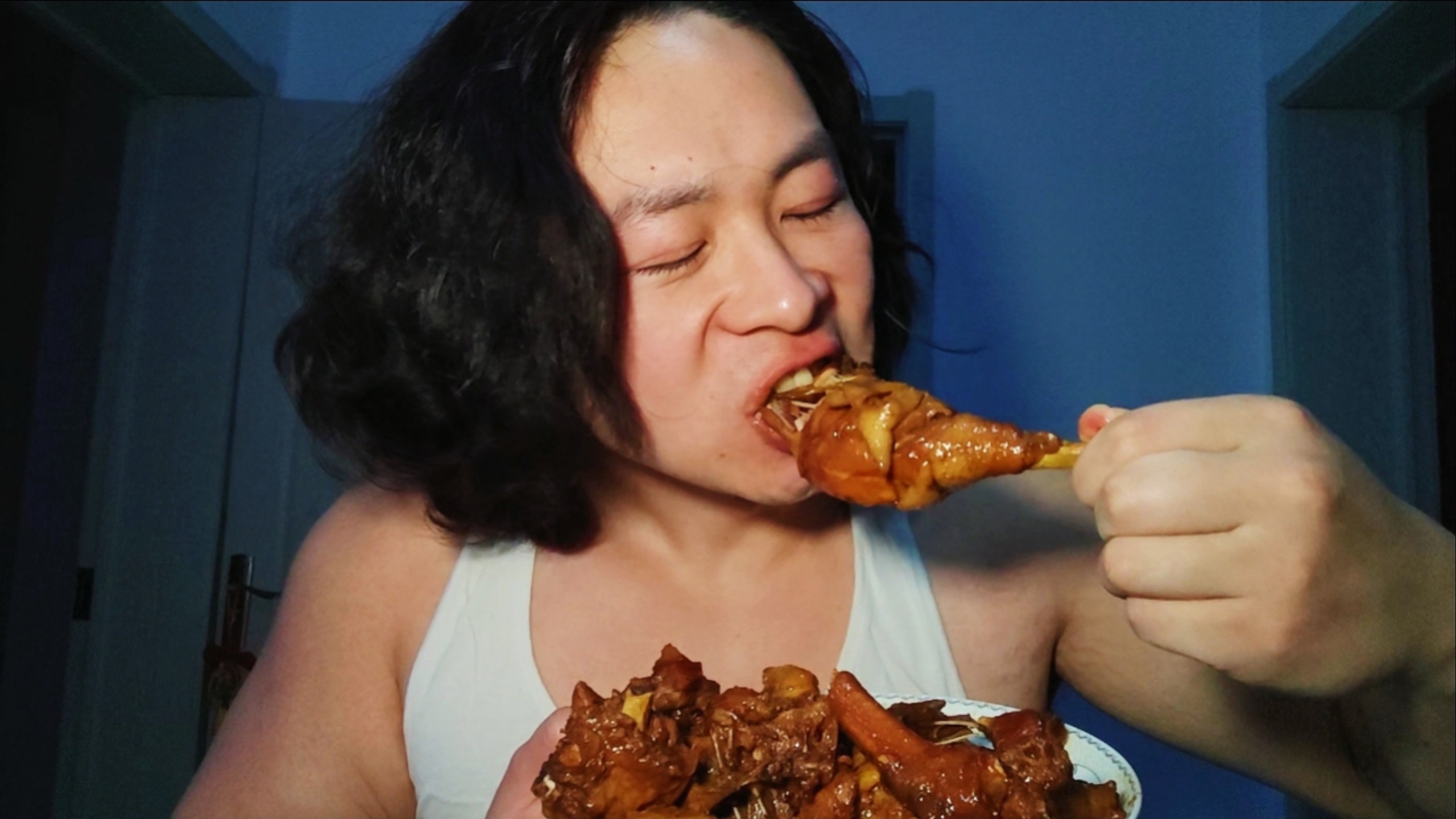 210斤巨婴一天要吃10道菜，50多岁老母亲早上就开始做饭，一直忙到晚上，太辛苦了!