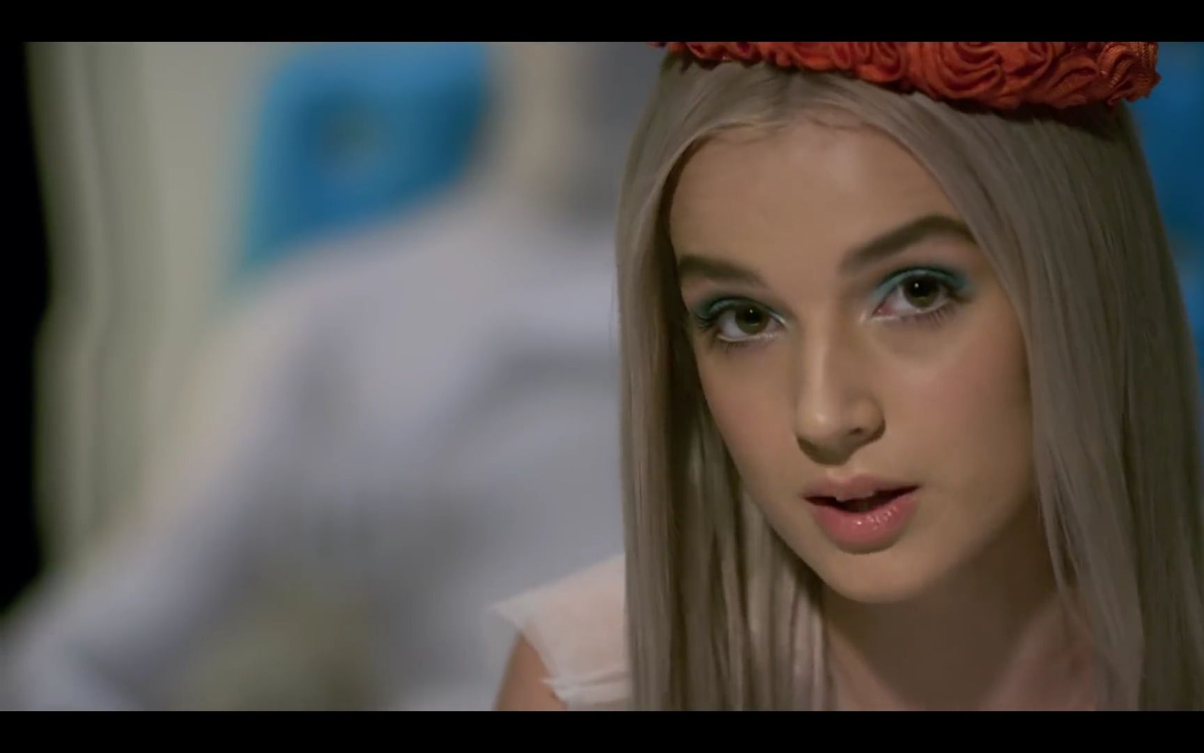 poppy - bleach blonde babe