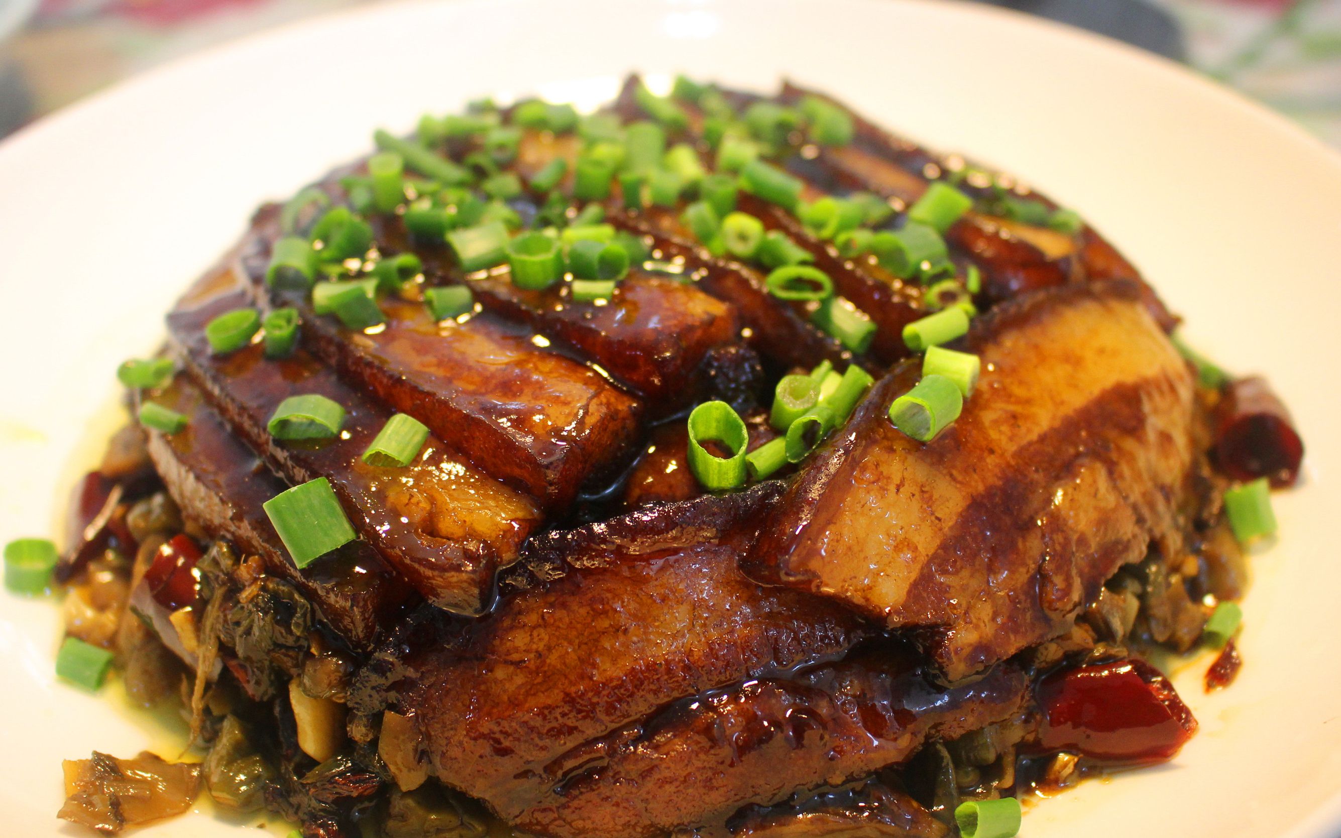 梅菜焖五花肉 Braised Pork Belly with Mei Cai - Nanyang Kitchen 南洋小厨