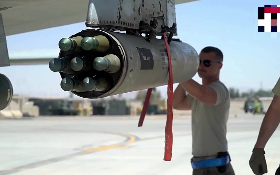 最新实拍美军A-10对地攻击机装弹射击训练视频！