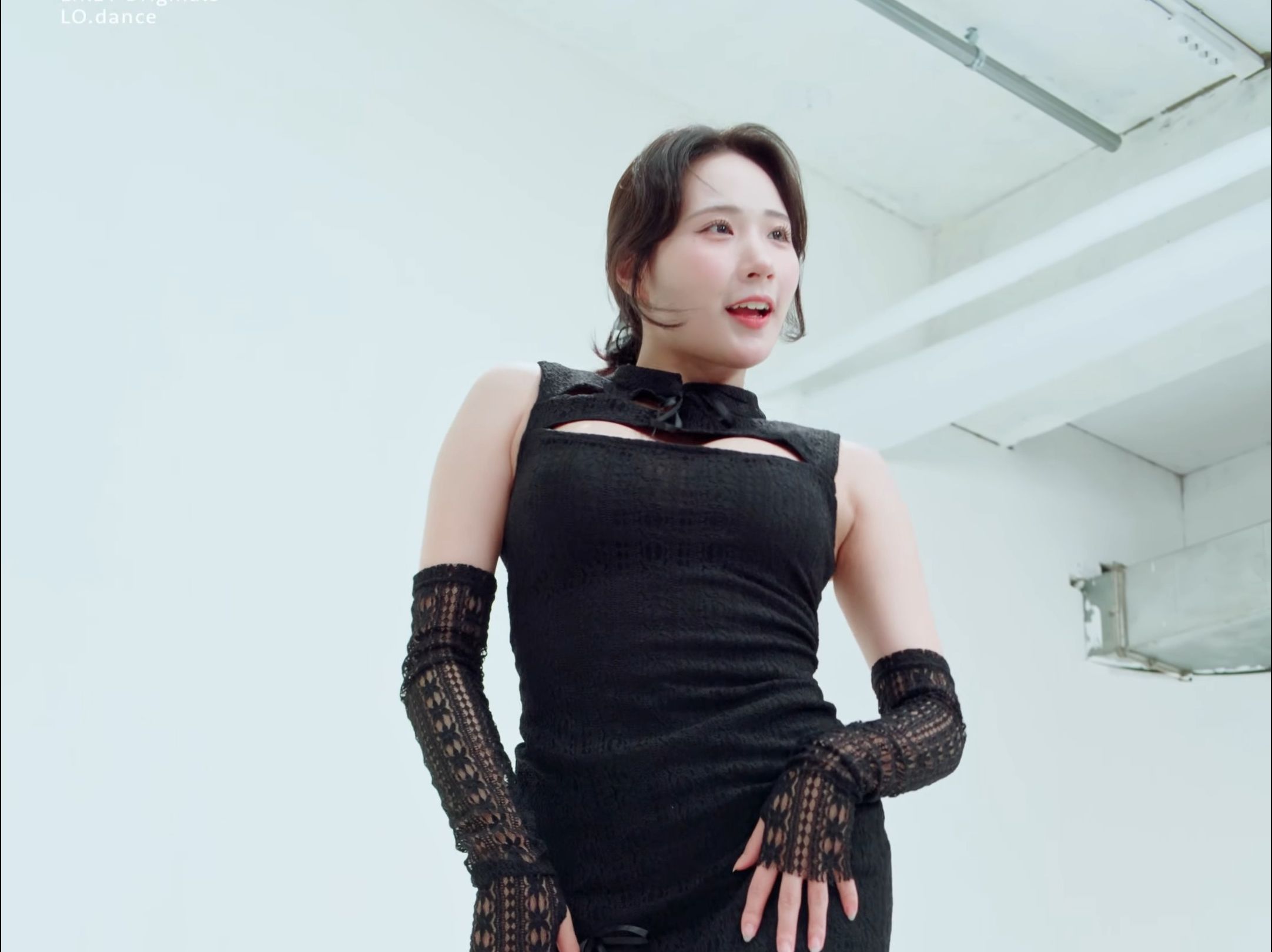 Jung In, Thirsty, Side View