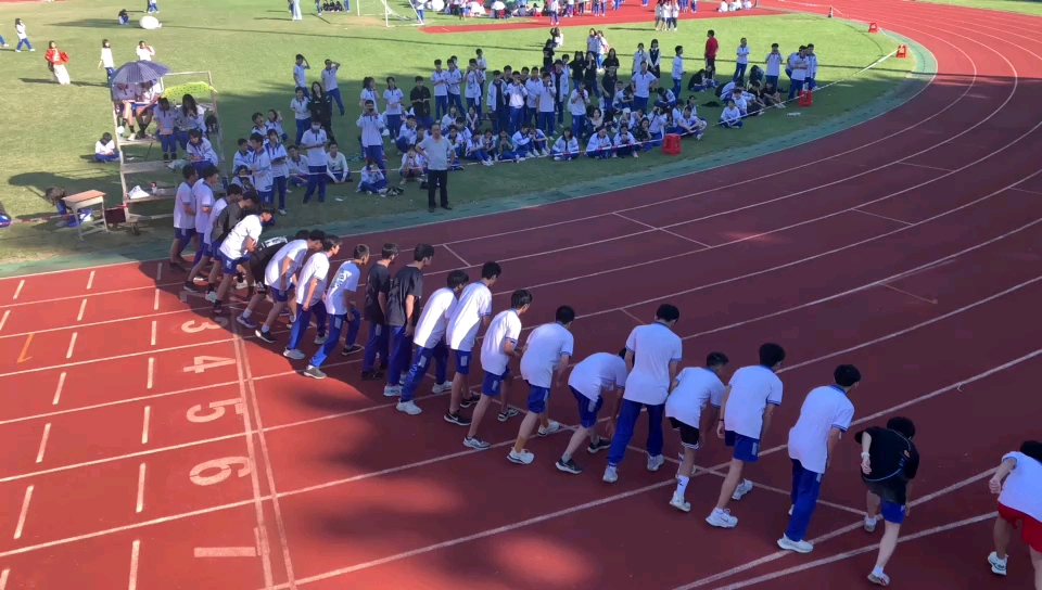 800米第一 2’17”82 高中的第一个校运会！