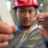 中国造出最薄不锈，厚度0.02毫米，用手都能撕开，不再受制于人