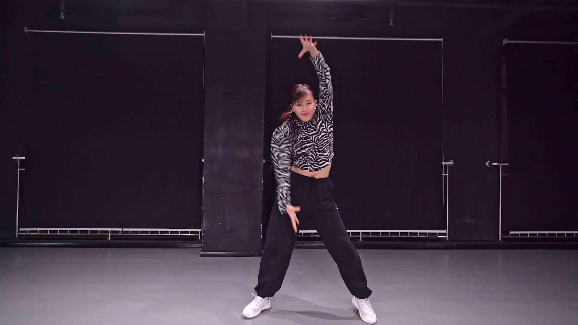 【Gwen Stefani & BIGBANG】Hollaback Girl的歌词+一天一天的伴奏