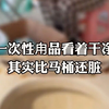 一次性用品有多脏？原料和垃圾桶放一起，大妈徒手装洗脸巾