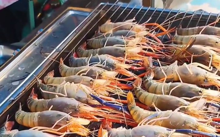 泰国美食：泰式流水活烤虾配上酸辣咸甜酸辣酱绝了