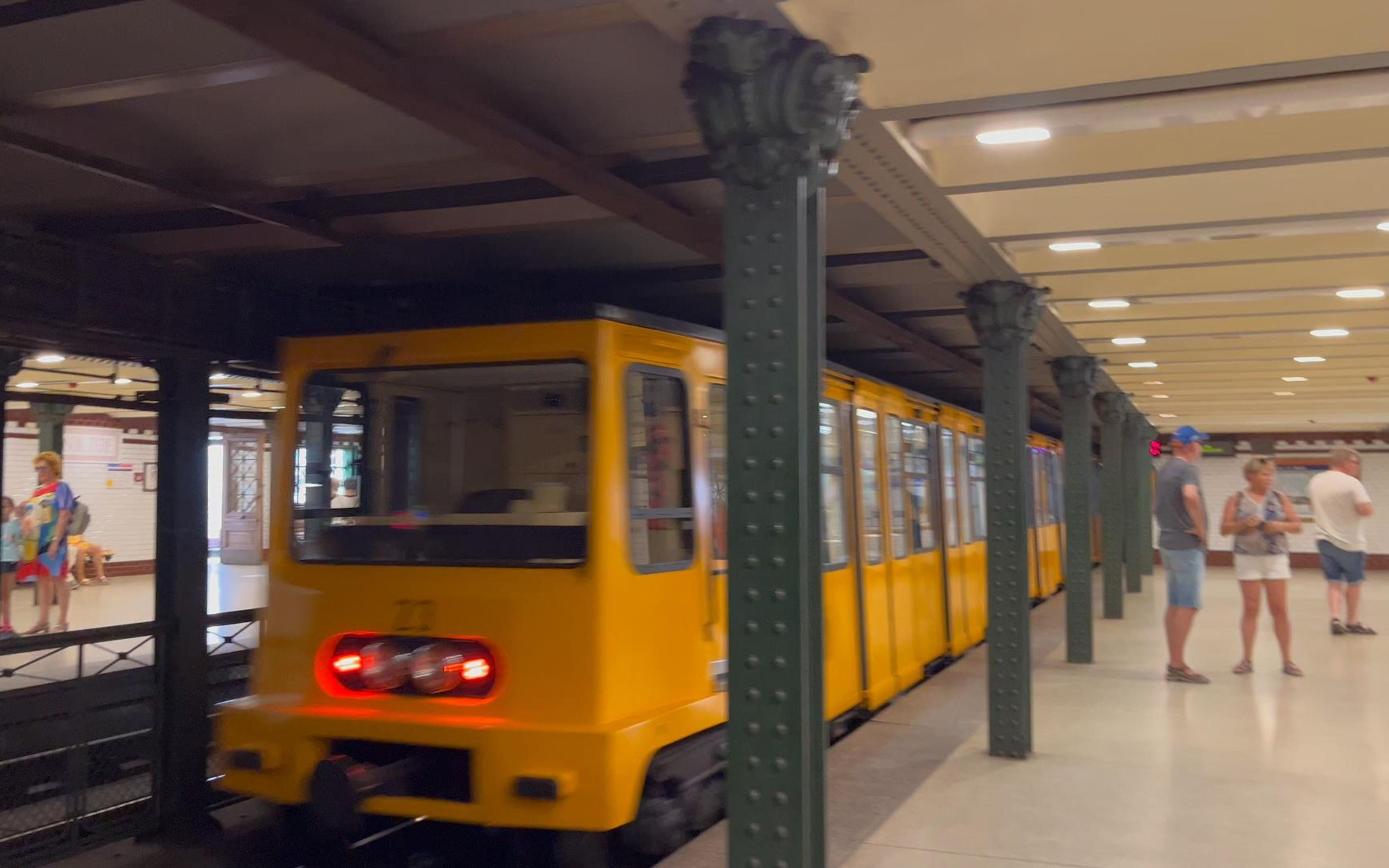 匈牙利 布达佩斯 最老地铁一号线 建于1894年 明挖法