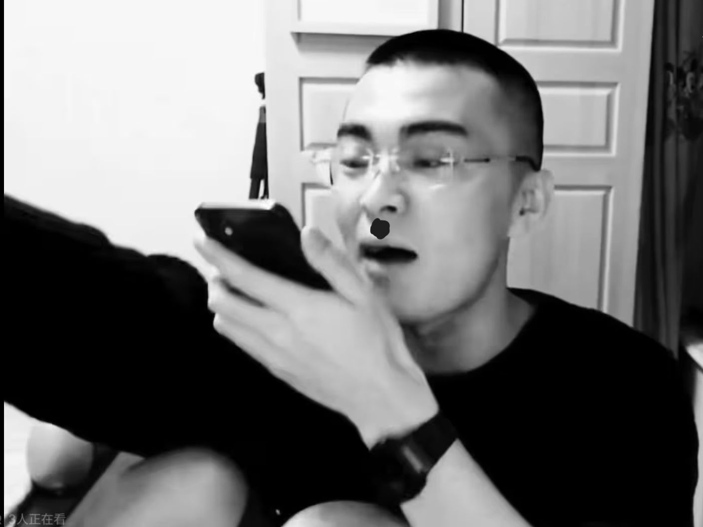 上世纪德国超市服务员激情介绍牛奶