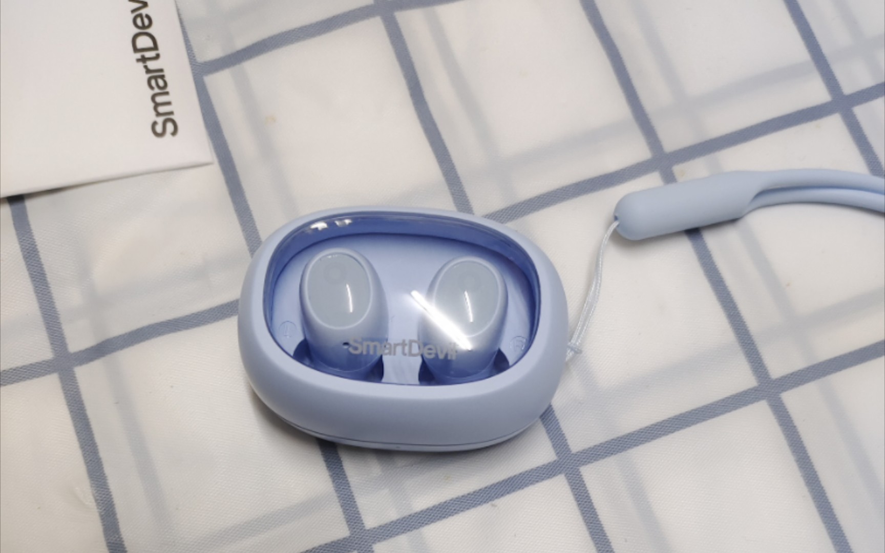 闪魔E07入耳式真无线蓝牙耳机,颜值非常高，声音通话都还可以,性价比高（两位数的价格）