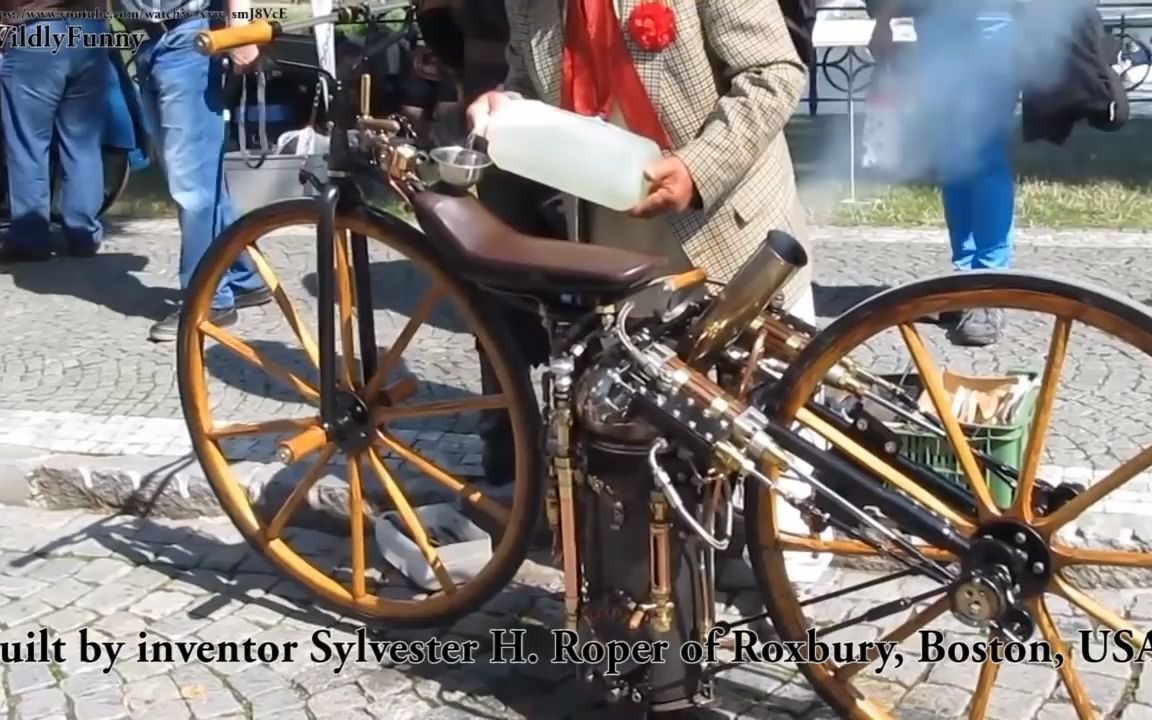 蒸汽机驱动的古董摩托车