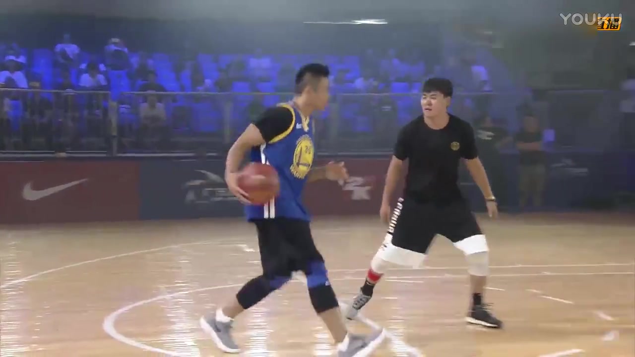 路人王ornba2kol街球头盔哥单挑黑人陈建州