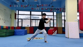 怎样练好八段锦第一式 979dfddfa6c51050fcdf4936ae9a2be6a0e2518a.jpg@280w_158h_1c_100q.jpg