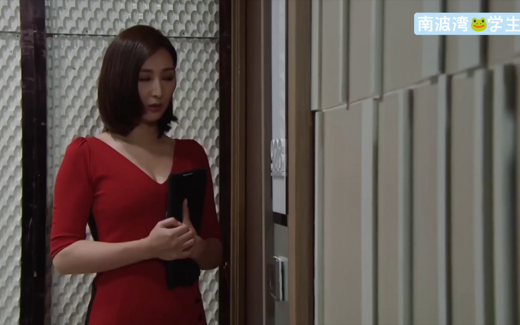 特工妹子做任务，队长占了便宜，还叫高海宁回家做【师奶】？！！