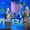 妈耶黄子韬给线下见面会的每个粉丝都准备了卫生巾，自己的透明工厂做的