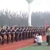 华北电力大学军训汇报表演，第一方阵是国旗班的