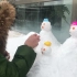 【纪录生活】以前堆一个大雪人，现在堆四个小雪人。有那么10分钟，仿佛回到童年。