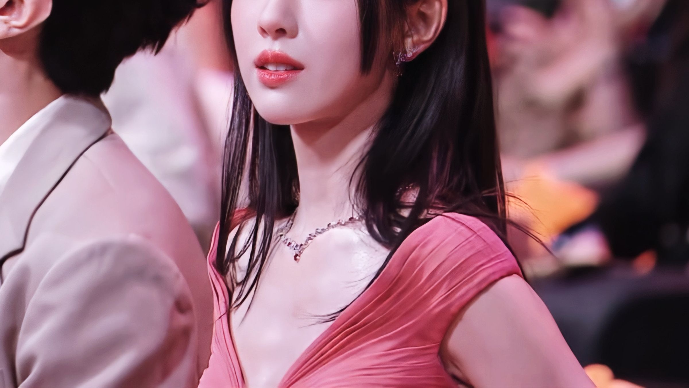 抢C没有怼脸好看，内娱天塌下来都有女明星顶着！